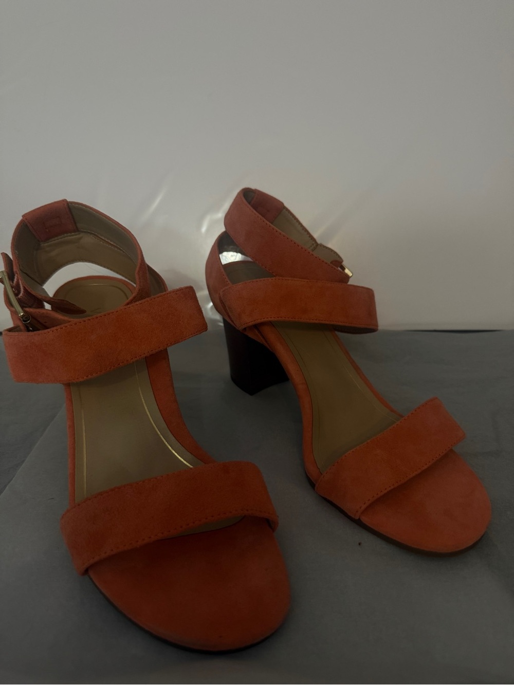 Vionic Suede Block Heel Sandals in Coral Size 10